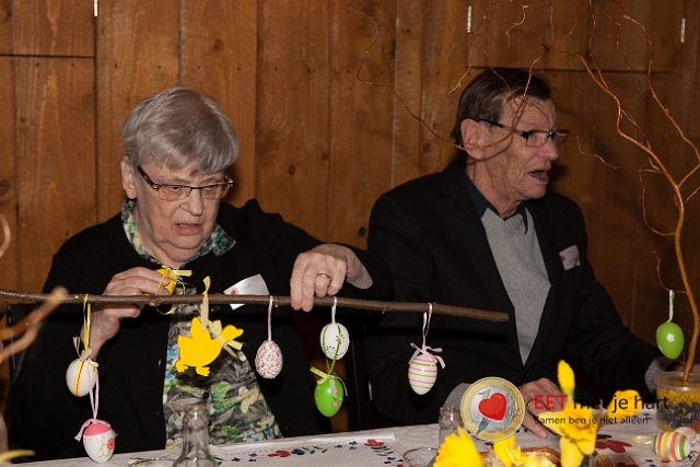 20150322 frans versteden fotografie - tilburginbeeld FRVE0768.jpg - eet met je hart lunch en creatieve workshop paastakken maken